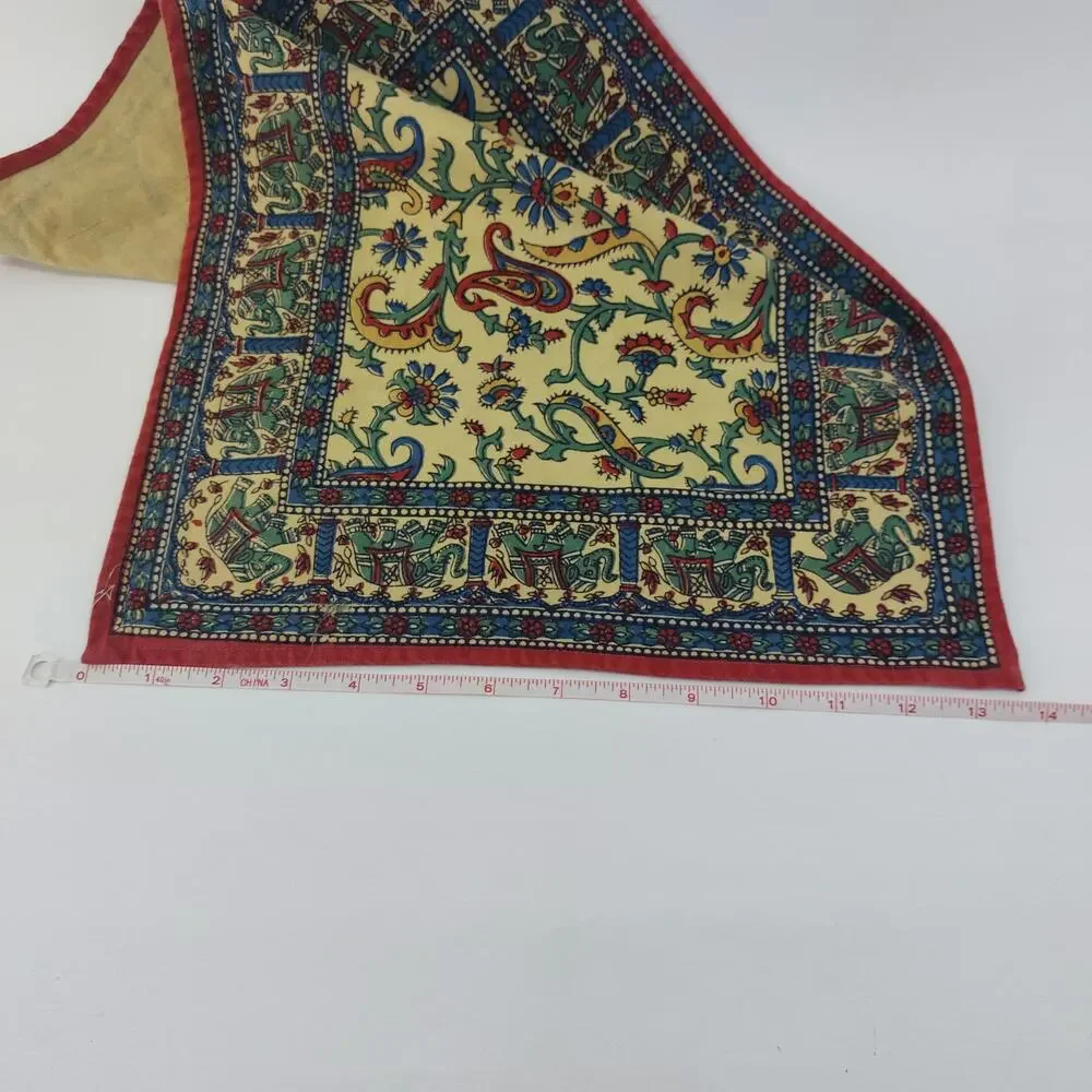 Unbranded placemats red
